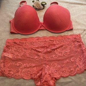Delta Burke Plus Size Bra Set- Size 40D/1X